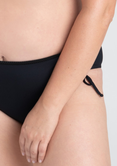 Figi plażowe Venus prążkowane B400 czarny